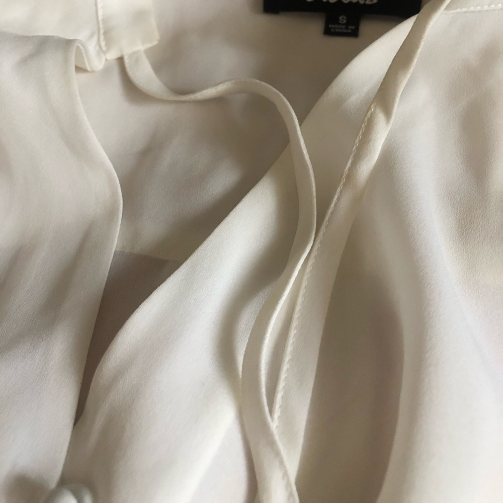 Lulu’s Button-Front Blouse 🤍 - Picture 3 of 4